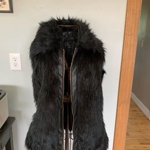 Black faux fur Laura lane vest